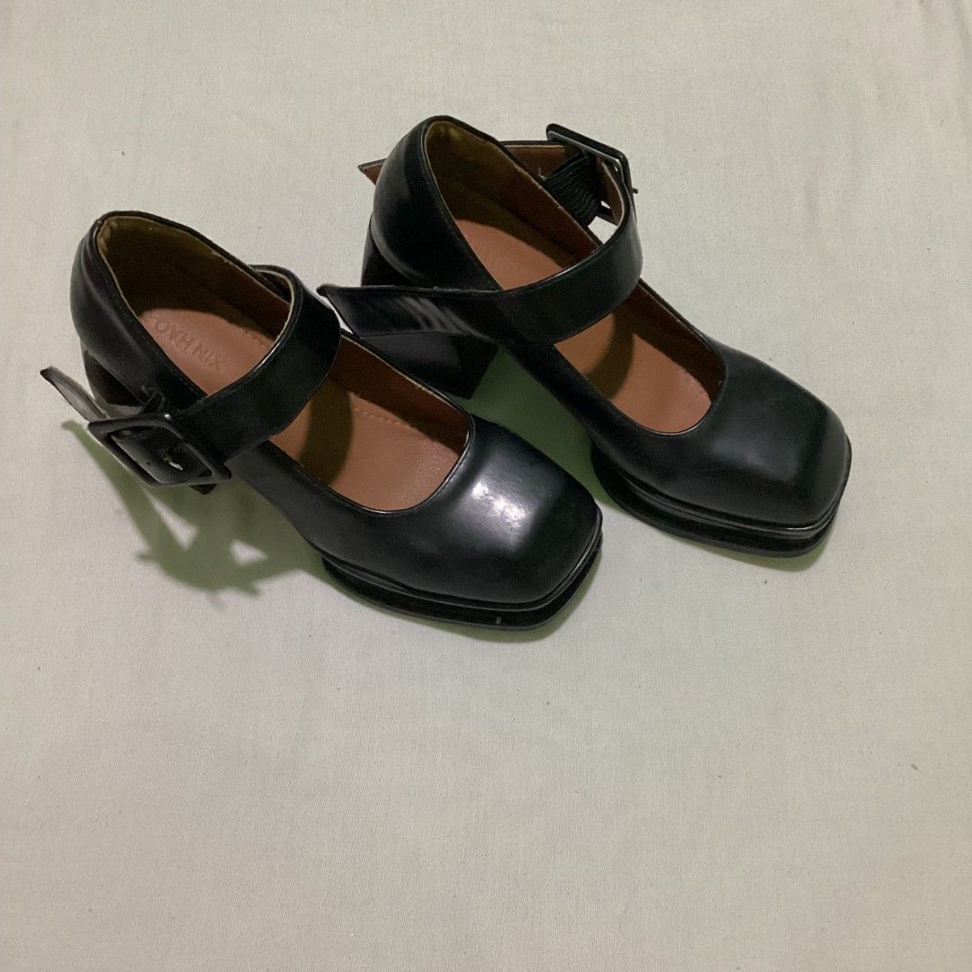 Ukay find! (Category: Heels) located in Manila. Submitted by shvnomi (Listing ID 1464059124, Image 1). Description: Selling my chunky heels for ₱300! • Bought from ukay-ukay around 2–3 years ago (not exactly sure 😅) • Never been used • Size 38 • Original price: ₱480.