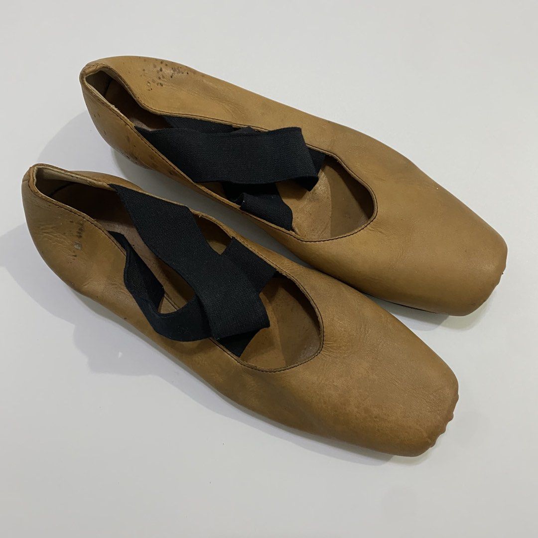 Uma Wang - Square Toe - Leather - Ballerina (Category: Flats & Sandals) located in Cavite. Submitted by pastseas0n_ (Listing ID 1464063917, Image 1). Description: Uma Wang - Square Toe - Leather - Ballerina SIZE : WOMENS 8.5 US 6 UK 25.5 CM 9/10 CONDITION Made in Italy.