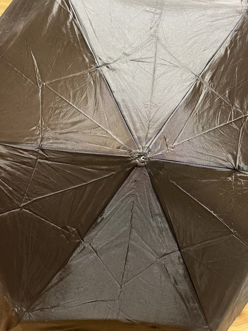 Umbrella with rust (Category: Umbrellas) located in San Fernando. Submitted by japansurpluselyu (Listing ID 1464068142, Image 2). Description: .