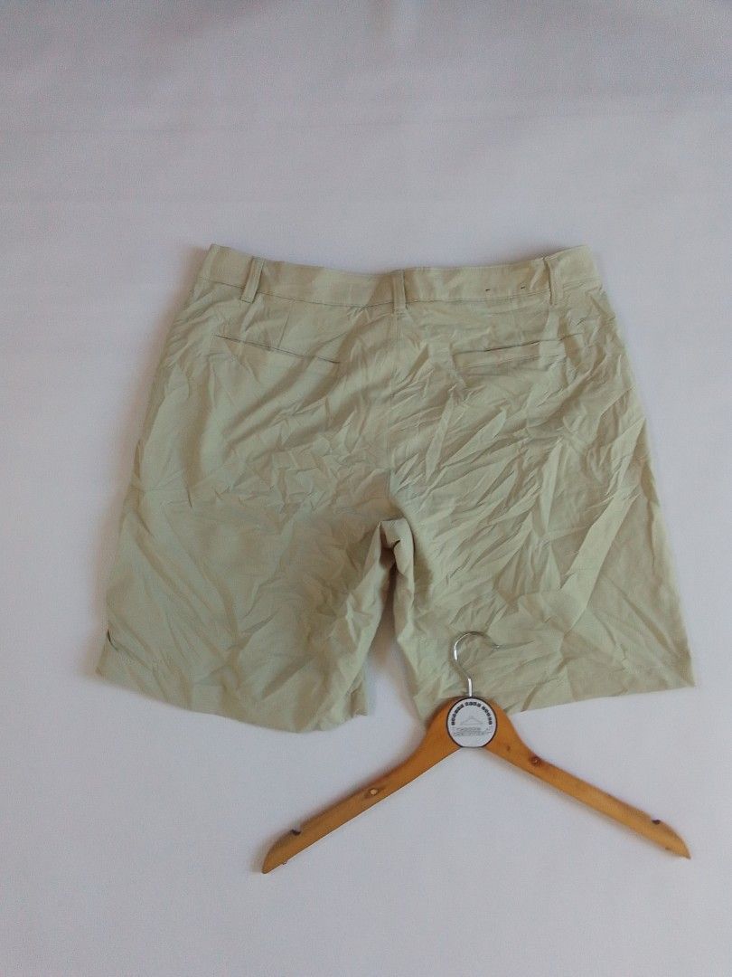 Under Armour Beige Golf Shorts Size 38 (Category: Shorts) located in Malilipot. Submitted by santosbolofer (Listing ID 1464039655, Image 2). Description: Under Armour Beige Golf Shorts Size 36-38 Length 19.5 Excellent to new condition 350 plus sf loc. Bicol.