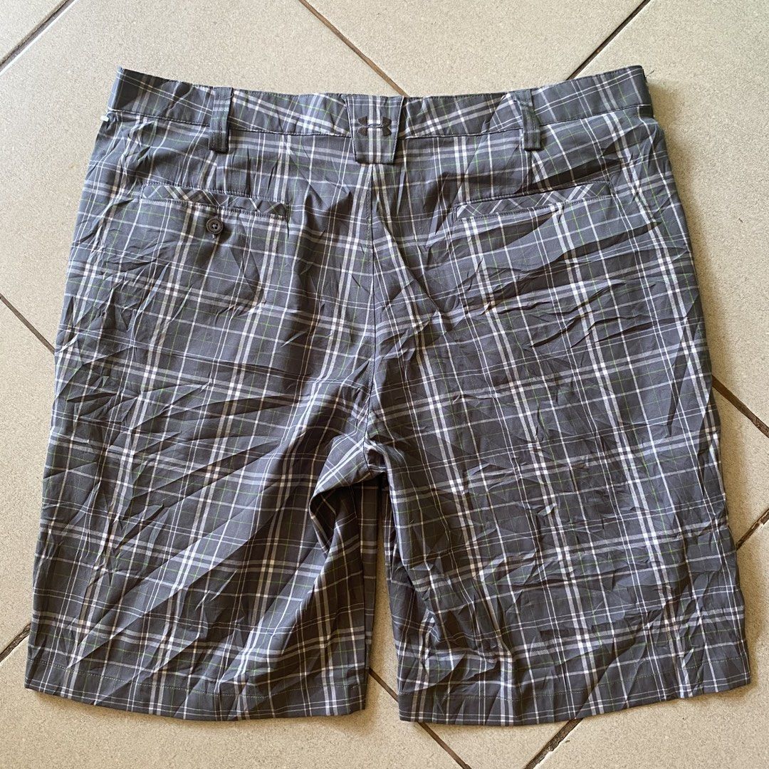 Under Armour Matchplay Plaid Golf Shorts (Category: Shorts) located in Cabuyao City. Submitted by stuffwarsph (Listing ID 1463958551, Image 1). Description: Under Armour Matchplay Plaid Golf Shorts Width 38 on tag american size Width 40 sa measuring tape Length 22.5 Leg opening 14.5 Hem 12 Good as new No issues Technology: It features the UA Moisture Transport System that quickly dries sweat, and HeatGear technology that keeps you feeling cool wh