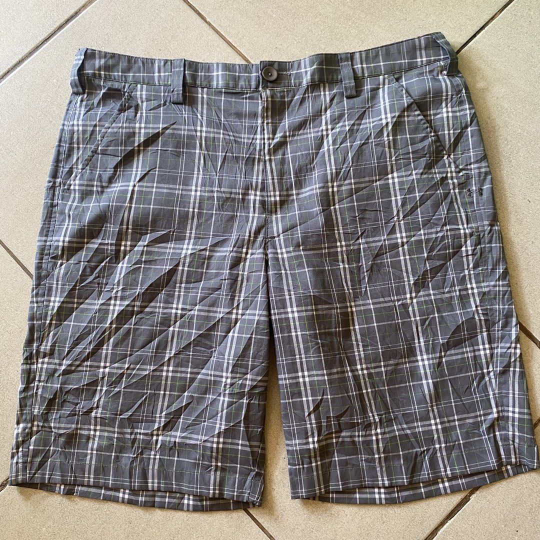Under Armour Matchplay Plaid Golf Shorts (Category: Shorts) located in Cabuyao City. Submitted by stuffwarsph (Listing ID 1463958551, Image 2). Description: Under Armour Matchplay Plaid Golf Shorts Width 38 on tag american size Width 40 sa measuring tape Length 22.5 Leg opening 14.5 Hem 12 Good as new No issues Technology: It features the UA Moisture Transport System that quickly dries sweat, and HeatGear technology that keeps you feeling cool wh
