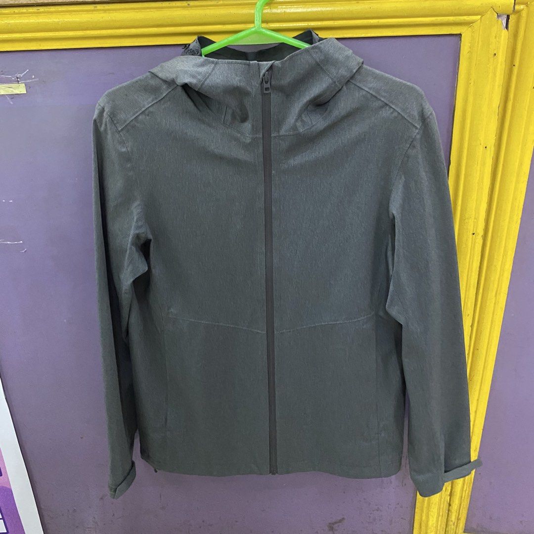 Uniqlo Blocktech Waterproof Windproof Hooded Jacket Grey (Category: Coats, Jackets and Outerwear) located in Imus. Submitted by kingbhatsdrygoods (Listing ID 1464020858, Image 1). Description: KingBhats HUB Please read below before inquiring or making a purchase. ✨ 👕 ITEM DETAILS (Inches): • Shoulder: 18 • Width: 21 • Length: 25.5 • Sleeve Length: 25.5 • Flaws/Issues: brittle neck 📌 ORDER & PAYMENT RULE: • First to pay, first served. No reserva