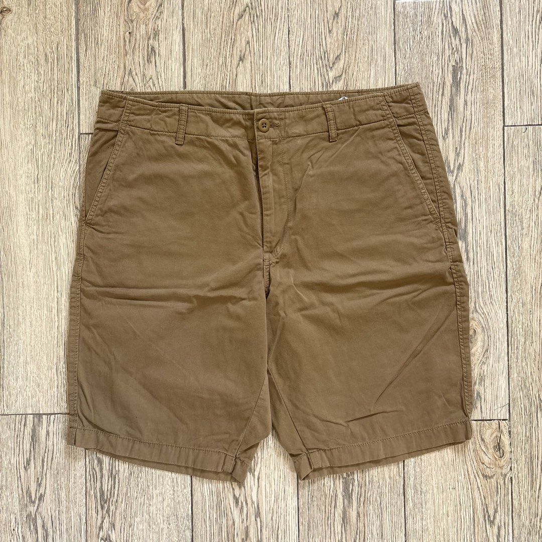 Uniqlo Brown Chino Shorts (Category: Shorts) located in Imus. Submitted by reloved.nd (Listing ID 1464071692, Image 1). Description: - Uniqlo Chino Shorts - Color: Khaki - Size: L (fits waist 84-92cm) - Material: 100% Cotton - Style: Simple, classic, great for casual wear - Versatile: Easily pairs with t-shirts or polos.