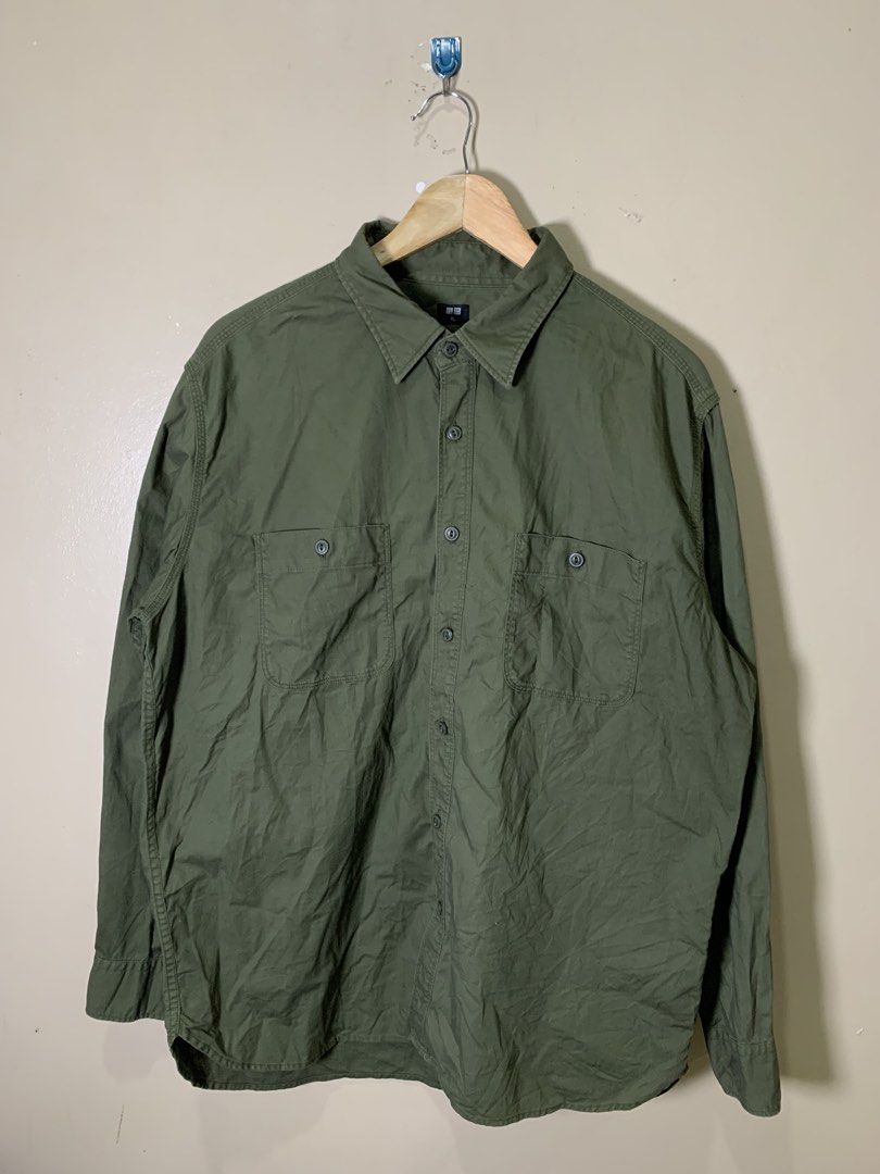 UNIQLO button down (Category: Coats, Jackets and Outerwear) located in Molave. Submitted by mysticbird_38213e (Listing ID 1464037029, Image 2). Description: Army green colorway Sobrang Ganda po As new condition no issue.