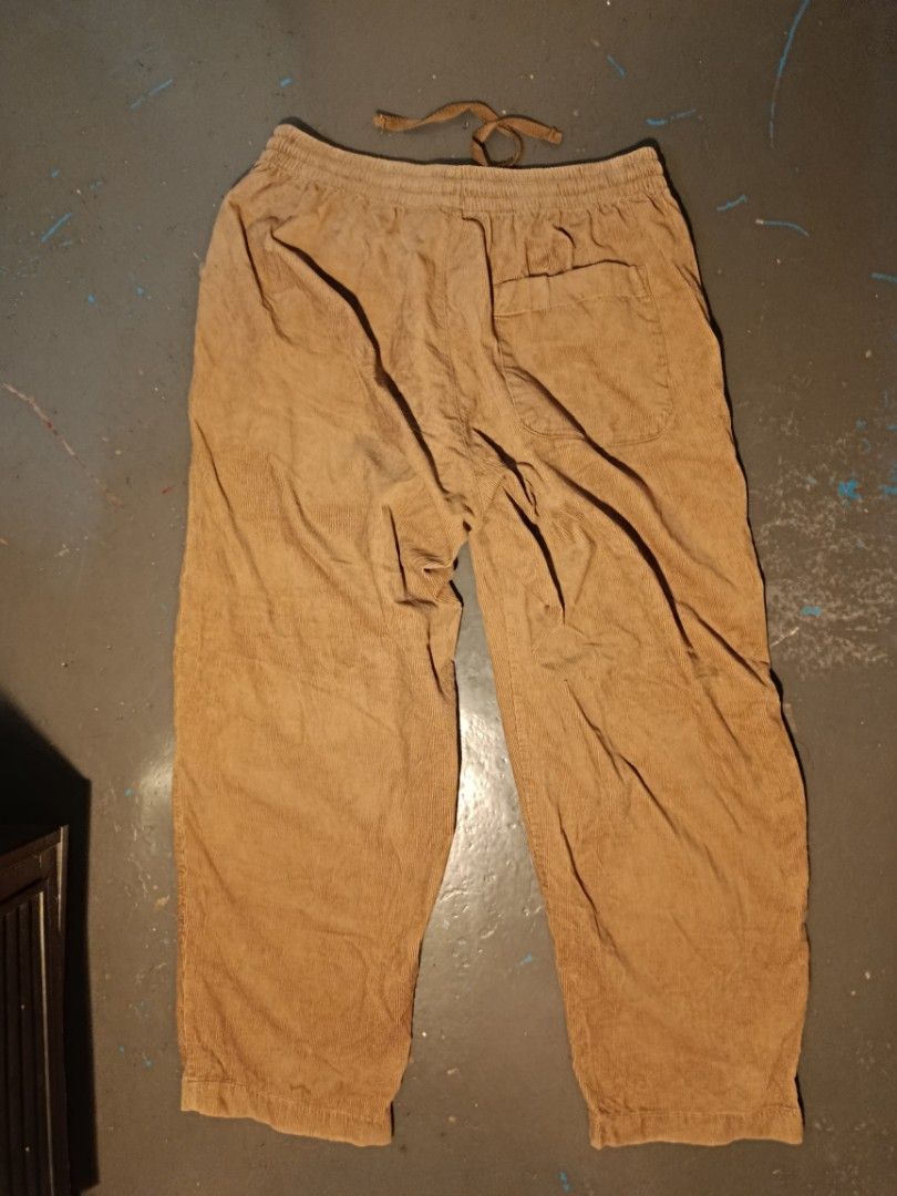Uniqlo Corduroy Easy Pants (Category: Trousers) located in Quezon City. Submitted by y12-baby (Listing ID 1464093925, Image 3). Description: color: 10/10 condition: 8/10 mod: gcash/maya/maribank + sf! pm for dimes!.