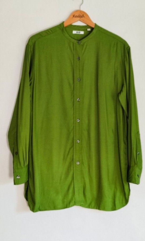 UNIQLO green long sleeve top (Category: Blouses) located in Caloocan City. Submitted by modishthriftstore (Listing ID 1463744794, Image 1). Description: Good as New Large size loc: Rainbow Village 5 North Caloocan.