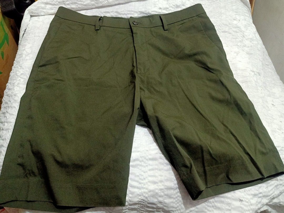 Uniqlo short (Category: Shorts) located in Pasig City. Submitted by urdal01 (Listing ID 1463995286, Image 1). Description: goodcondition/pre love waistline 34 length 19inch polyester cotton not stretchy.