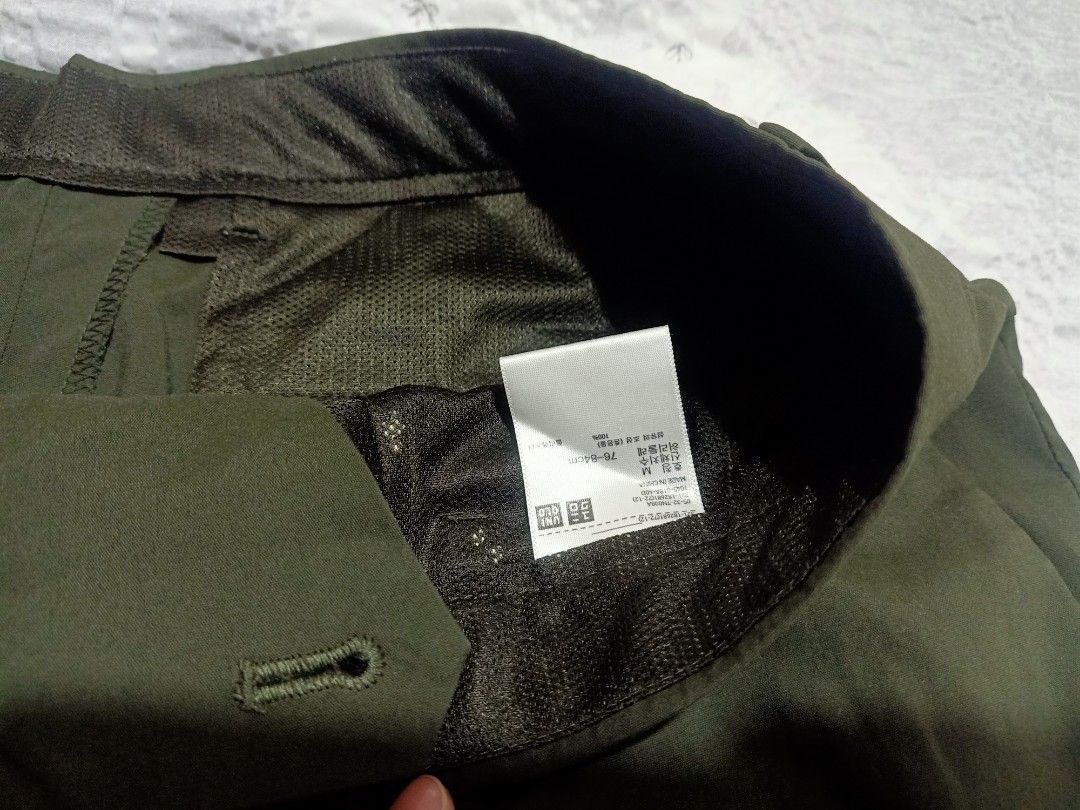 Uniqlo short (Category: Shorts) located in Pasig City. Submitted by urdal01 (Listing ID 1463995286, Image 2). Description: goodcondition/pre love waistline 34 length 19inch polyester cotton not stretchy.