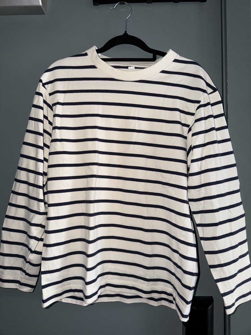 Uniqlo Striped Shirt (Category: Tshirts & Polo Shirts ) located in Imus. Submitted by marshharrier (Listing ID 1463973829, Image 1). Description: Uniqlo Striped Shirt Size S.