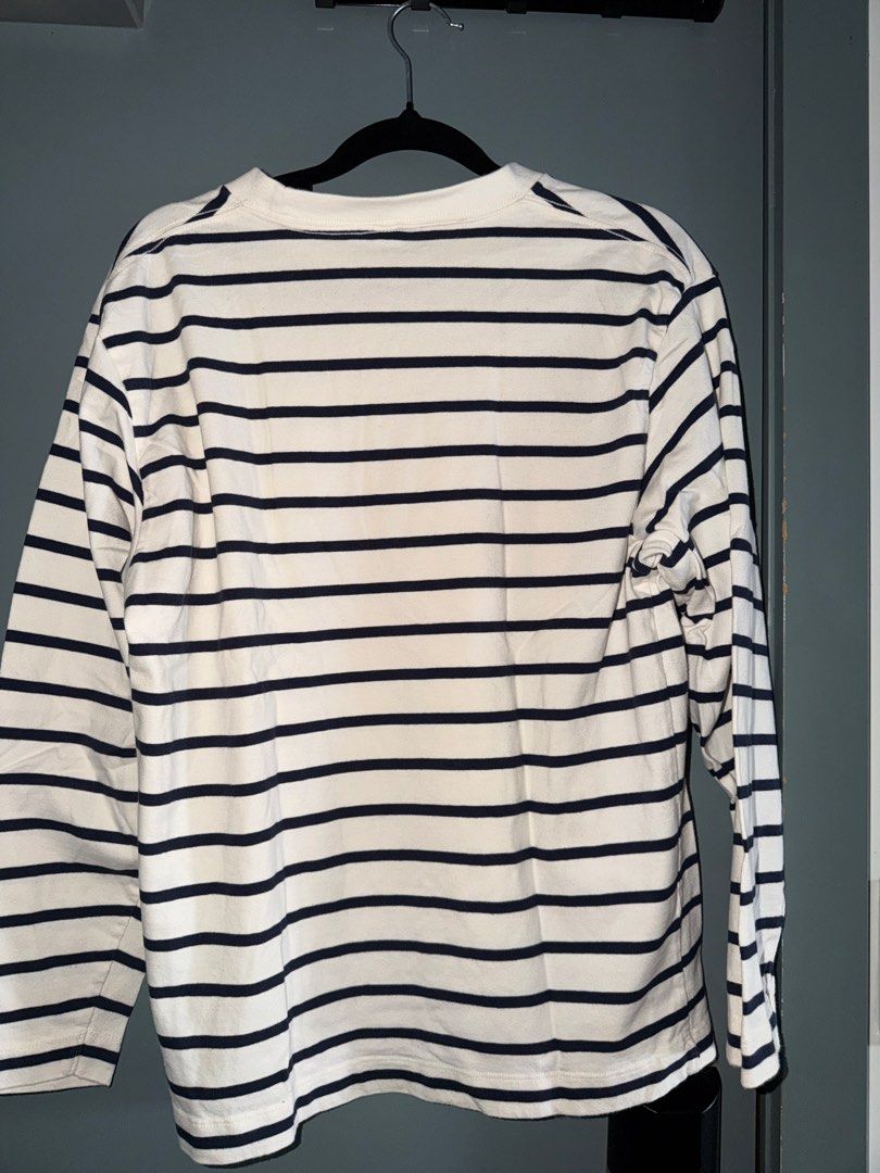 Uniqlo Striped Shirt (Category: Tshirts & Polo Shirts ) located in Imus. Submitted by marshharrier (Listing ID 1463973829, Image 2). Description: Uniqlo Striped Shirt Size S.