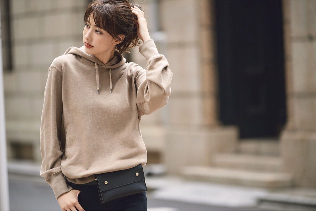 uniqlo sweater jacket (Category: Coats, Jackets and Outerwear) located in Bulacan. Submitted by grasyabels03 (Listing ID 1463980611, Image 1). Description: Small on tag Can fit up to large Good as new No issue .