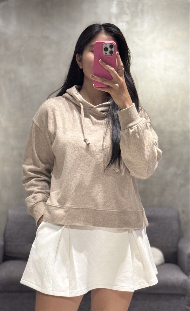 uniqlo sweater jacket (Category: Coats, Jackets and Outerwear) located in Bulacan. Submitted by grasyabels03 (Listing ID 1463980611, Image 3). Description: Small on tag Can fit up to large Good as new No issue .