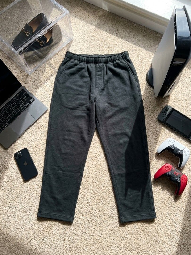 UNIQLO U BRUSHED JERSEY PANTS (Category: Joggers) located in Bacoor. Submitted by cavithrifts (Listing ID 1463960762, Image 1). Description: - Uniqlo U Brushed Jersey Pants - Color: Navy - Fit: Wide Fit - Size: Medium | Waist: 30-33 |Length: 38 | Hem: 7 - Features: Elastic waistband with drawstring, two side pockets - Origin: Made in Vietnam - Ideal for: Lounging, casual wear.
