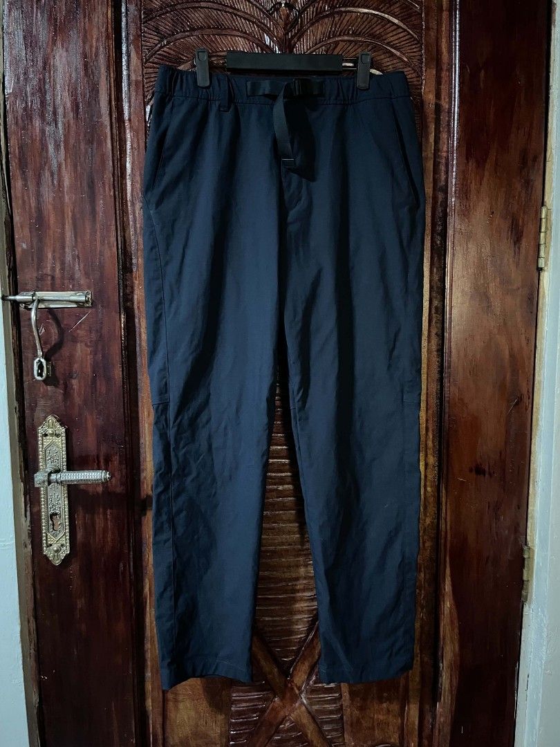 UNIQLO UTILITY PANTS (Category: Trousers) located in Bulacan. Submitted by 1008.thrift (Listing ID 1464040067, Image 1). Description: UNIQLO Nylon Utility Geared Pants (3D Cut) SIZE MEDIUM W32-35 x L40 HEM 7 NO ISSUE EXCELLENT CONDITION.