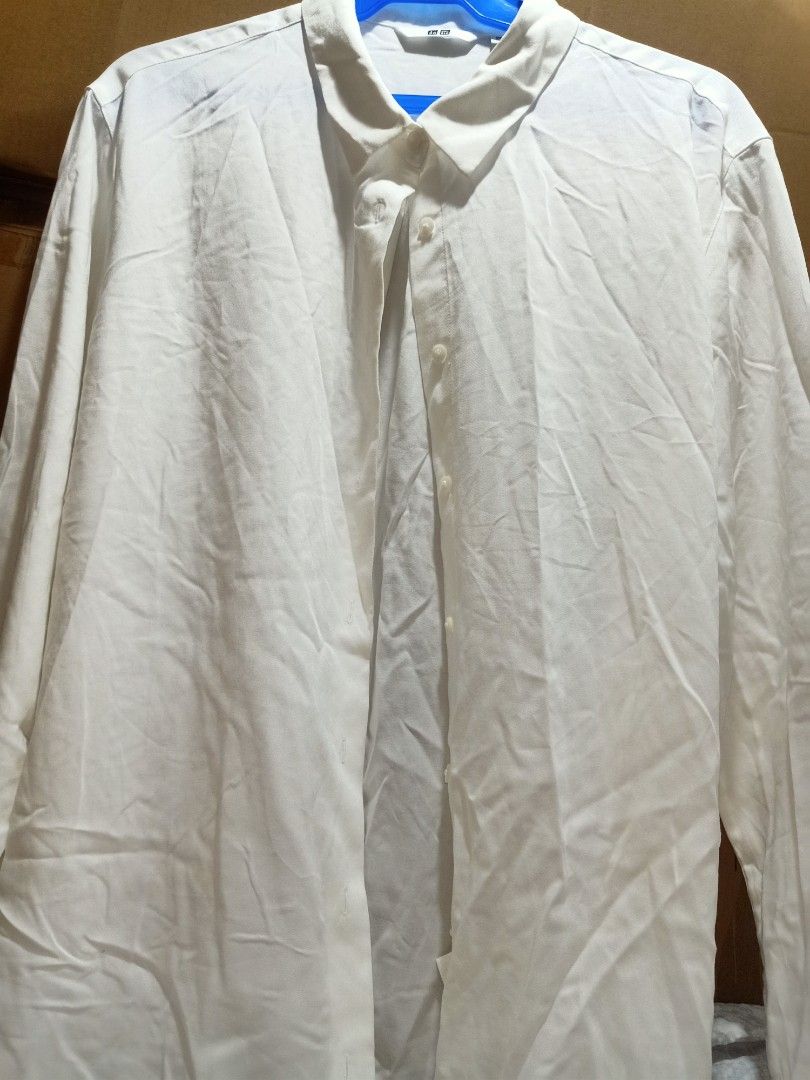 Uniqlo white long sleeve (Category: Longsleeves) located in Pasig City. Submitted by urdal01 (Listing ID 1464000006, Image 3). Description: uniqlo white long sleeve size xxl.