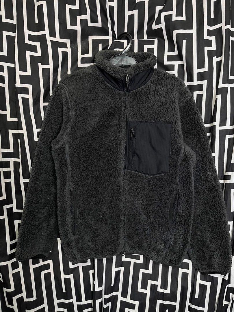 Uniqlo Windproof Outer Fleece (Category: Activewear) located in Manila. Submitted by bibiies2.0xghettothrift (Listing ID 1463955079, Image 1). Description: Uniqlo Windproof Outer Fleece Details W21 L26 S on tag fit medium ₱650 Loc.Baclaran Paranaque.