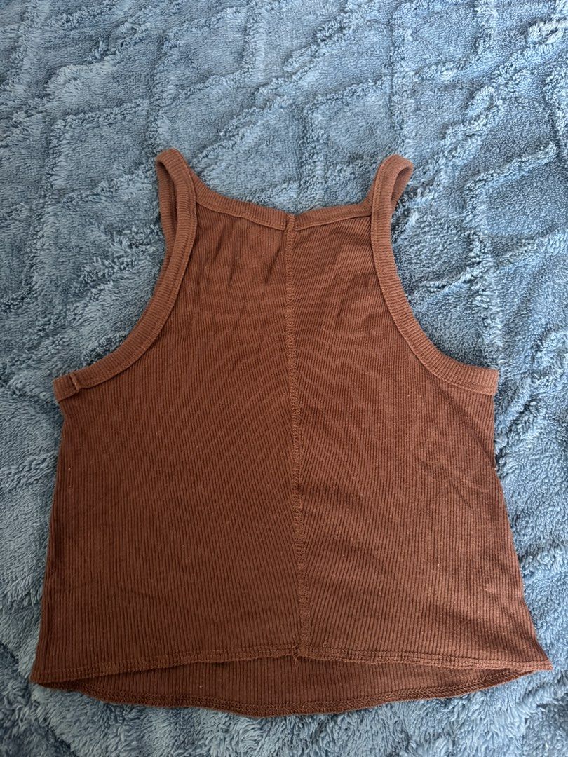 Urban Outfitters tank top (Category: Sleeveless) located in Nueva Valencia. Submitted by lululeimon (Listing ID 1464018724, Image 3). Description: Medium on tag but can fit to XS-S Width - 13 Length 16.5.
