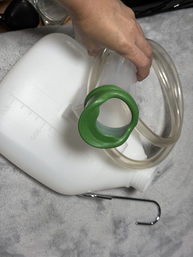 URINAL DEVICE/TOOL (Category: Medical Supplies & Tools) located in Sablan. Submitted by gongonshelley12 (Listing ID 1463993940, Image 3). Description: 300 only URINAL DEVICE/TOOL BRAND NEW PO YAN 👉🏻 for elderly, bedridden, or post-surgery patients to collect urine safely while lying down or sitting up.