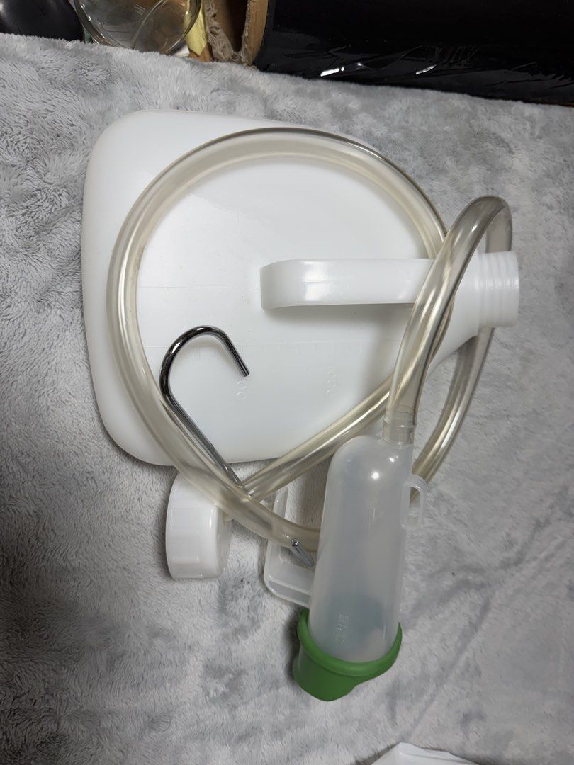 URINAL DEVICE/TOOL (Category: Medical Supplies & Tools) located in Sablan. Submitted by gongonshelley12 (Listing ID 1463993940, Image 2). Description: 300 only URINAL DEVICE/TOOL BRAND NEW PO YAN 👉🏻 for elderly, bedridden, or post-surgery patients to collect urine safely while lying down or sitting up.