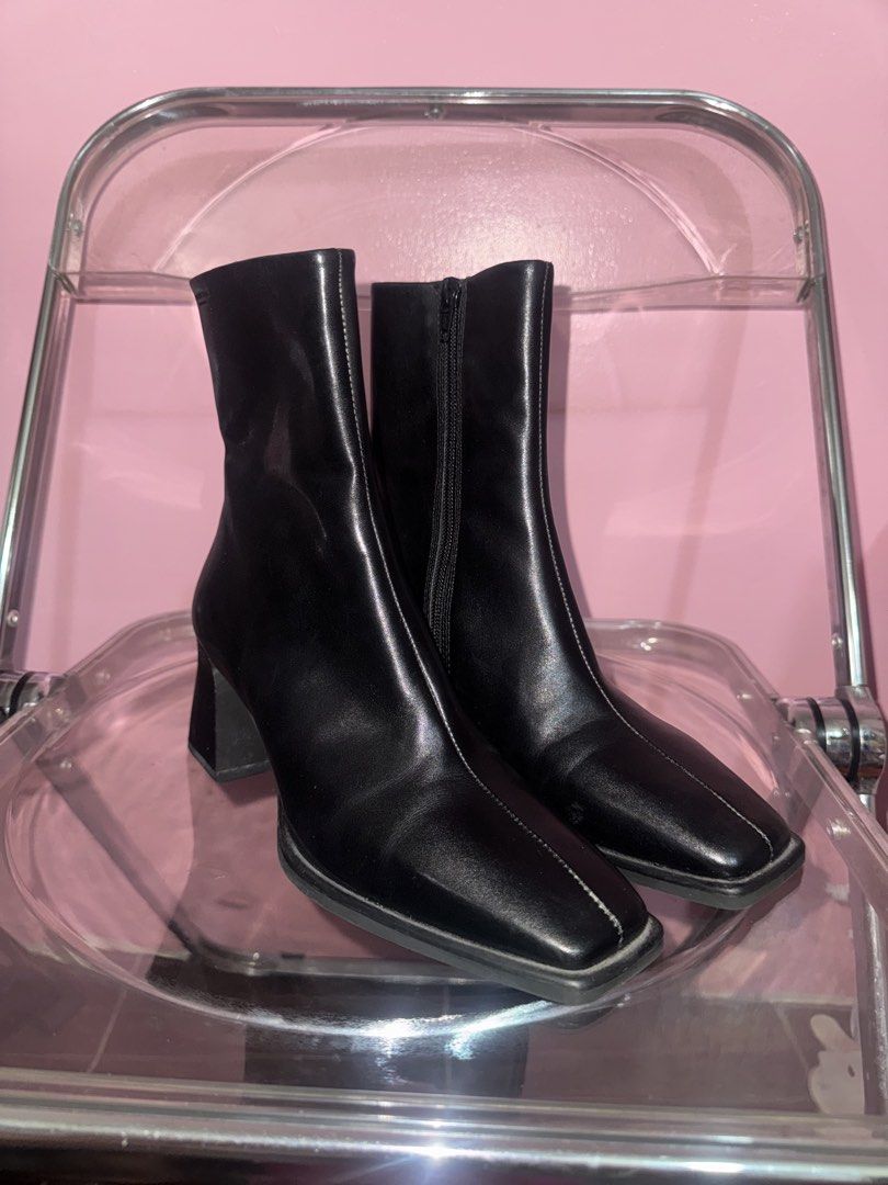Vagabond Hedda Black Square Toe Block Heel Ankle Boots (Category: Boots) located in Pasay City. Submitted by missnayeon (Listing ID 1463945382, Image 1). Description: - Black ankle boots - Square toe design - Comfortable block heel - Convenient side zipper - Elegant stitching detail - Versatile for dressing up or down - Pairs well with jeans or dresses.
