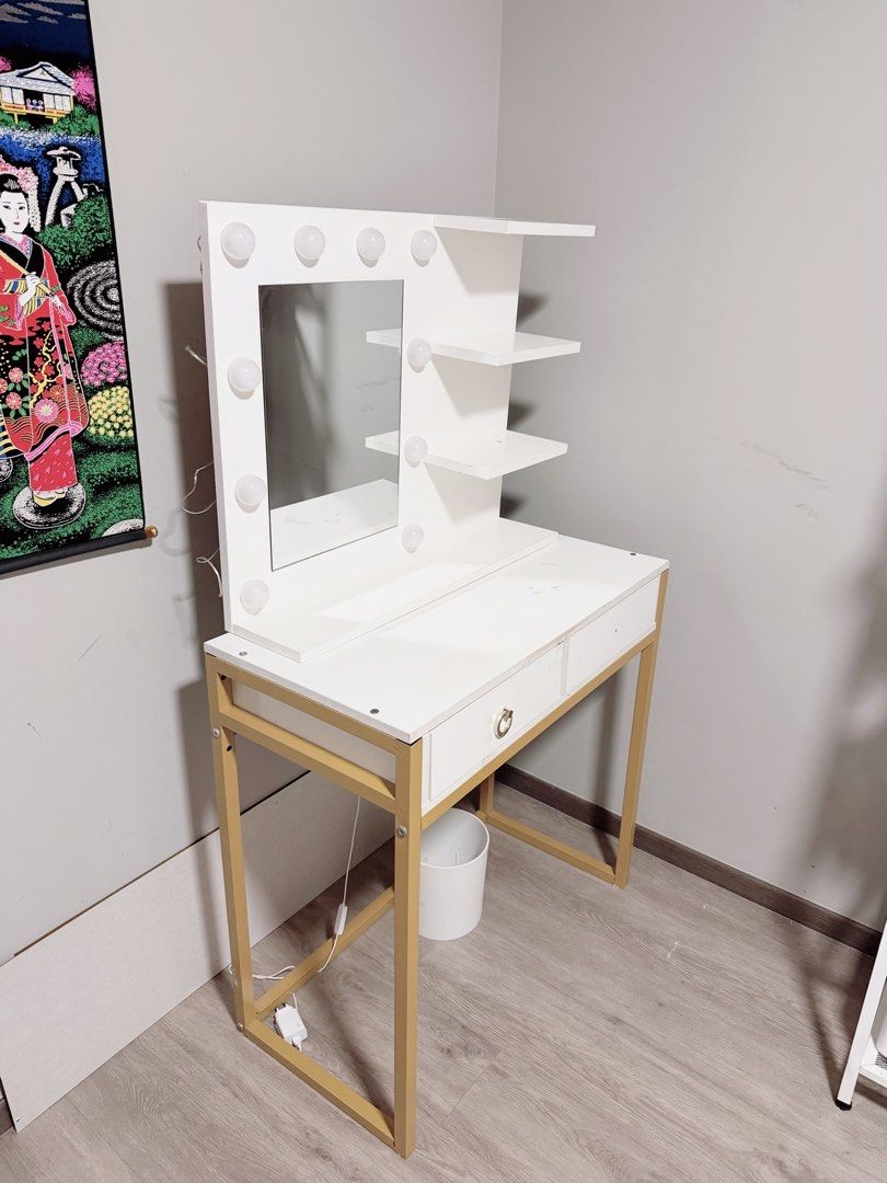 vanity table (Category: Tables & Sets) located in Singapore. Submitted by yayaadamadrianariana (Listing ID 1464050338, Image 1). Description: lights not working.