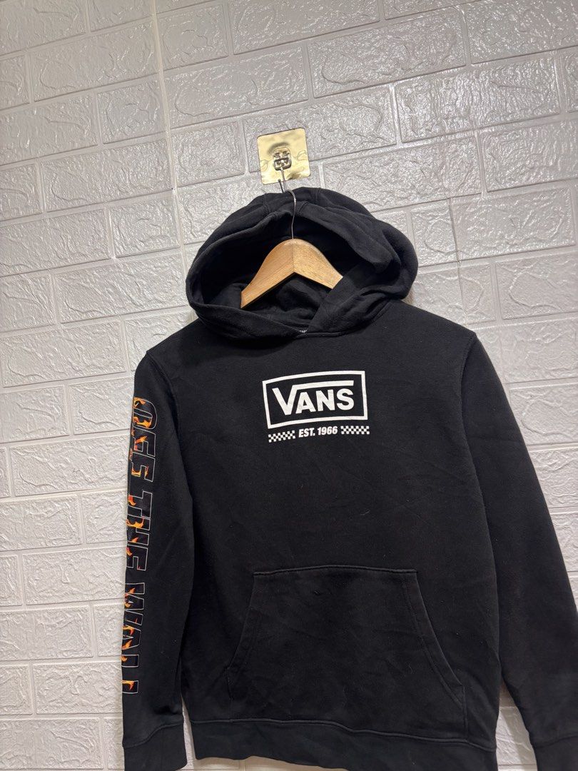 VANS HOODIE JACKET (Category: Coats, Jackets and Outerwear) located in Quezon City. Submitted by xoxochiq (Listing ID 1464075266, Image 2). Description: VANS HOODIE JACKET Medium Length - 23 Width - 18 10/10 color rate Excellent Condition 650 only pm me!.
