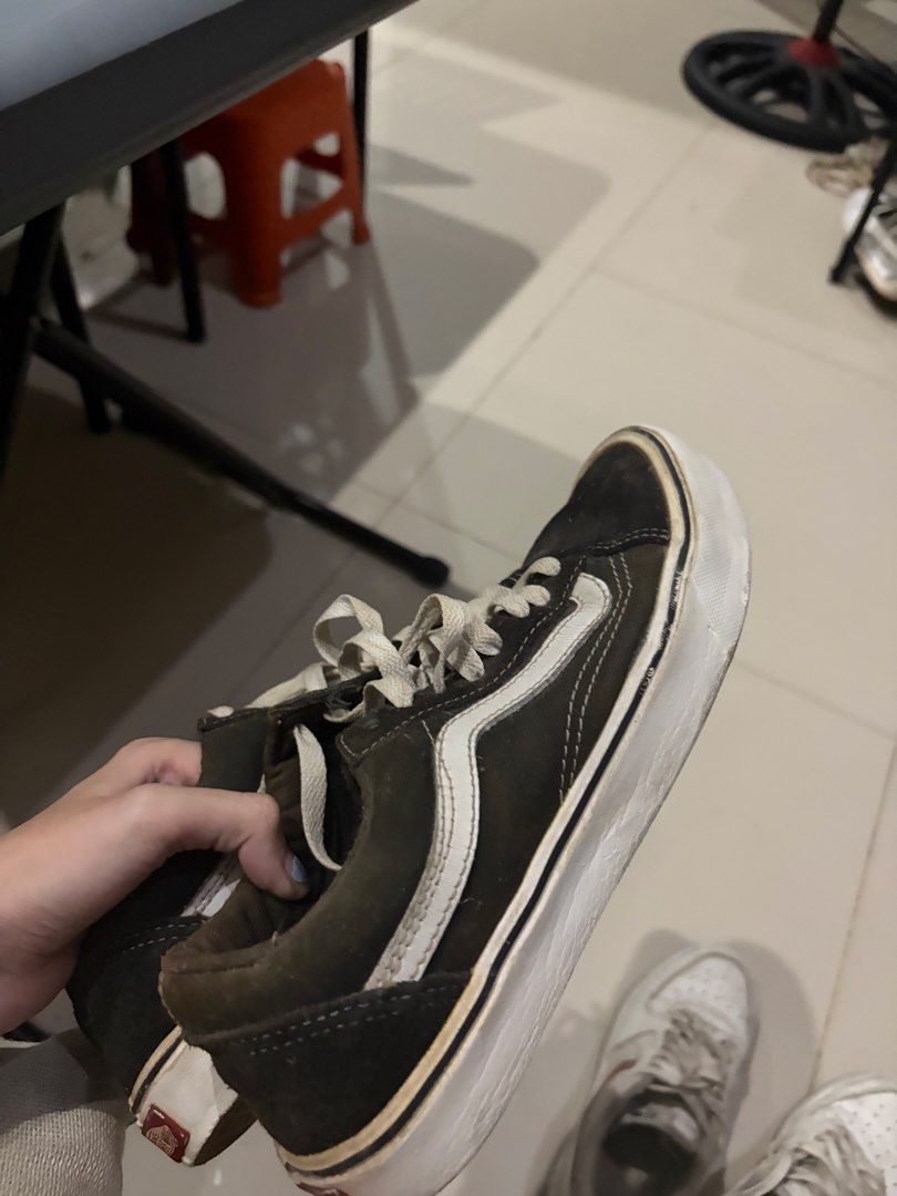 Vans Old Skool Suede Sneakers (Category: Sneakers) located in Mandaue City. Submitted by julianelol (Listing ID 1464114661, Image 1). Description: Selling low bc i wanna declutter. .