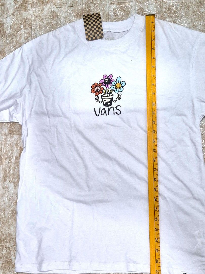 Vans Oversized Tee - White with Flower Graphic Oversized (Category: Shirts) located in Antipolo. Submitted by saribymonica (Listing ID 1464028225, Image 3). Description: - White Vans oversized t-shirt - Features a cute, hand-drawn graphic - Graphic includes flowers in a pot, smiley faces, and a yin-yang symbol - Comes with original tags - Ideal for casual wear.
