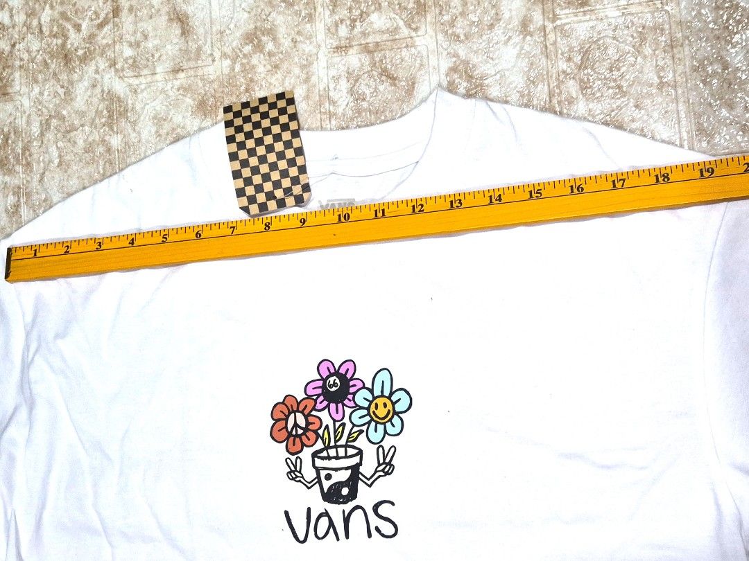Vans Oversized Tee - White with Flower Graphic Oversized (Category: Shirts) located in Antipolo. Submitted by saribymonica (Listing ID 1464028225, Image 2). Description: - White Vans oversized t-shirt - Features a cute, hand-drawn graphic - Graphic includes flowers in a pot, smiley faces, and a yin-yang symbol - Comes with original tags - Ideal for casual wear.