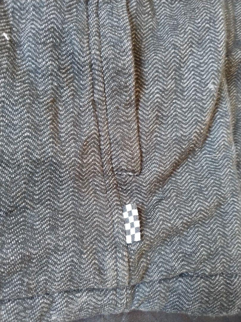 Vans Shepra Zip Jacket (Category: Coats, Jackets and Outerwear) located in Mabalacat. Submitted by al_amin_thrift (Listing ID 1463955256, Image 3). Description: 🏁 Vans Sherpa-Lined Asymmetrical Zip Jacket ✅ Brand: Vans — Authentic ✅ Color: Dark Grey Herringbone ✅ Style: Asymmetrical diagonal zip, oversized sherpa/fleece collar ✅ Material: - Outer: Soft woven herringbone fabric — stylish & durable ​ - Lining: Plush white sherpa/fleece — very warm