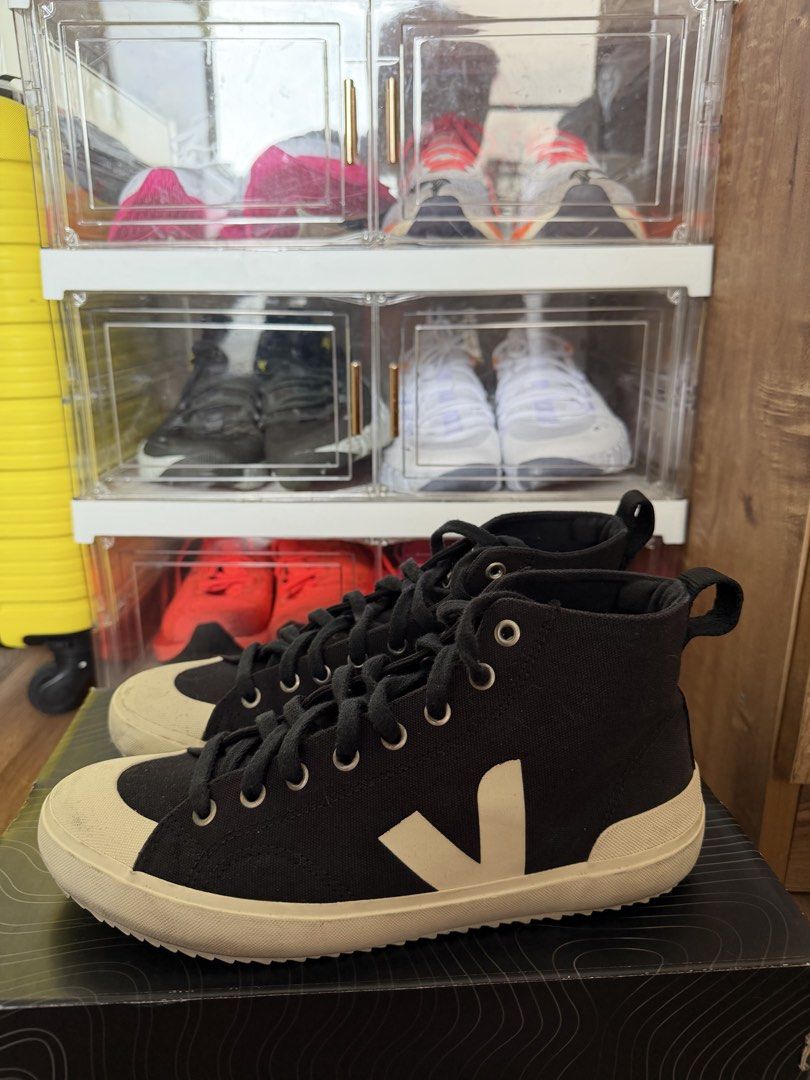 Veja (Category: Sneakers) located in Quezon City. Submitted by callmeo (Listing ID 1464025501, Image 3). Description: VEJA Wata II High Canvas 📏 US 8 | EU 41 | UK 7 | CM 26 Black/cream high-top. Used but still very wearable. Price: ₱1000￼ Pick up: The Orabella, Proj. 4 Qc.
