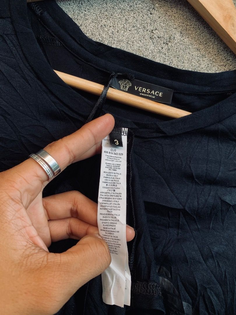 Vercase Ladies Top (Category: Others Tops) located in Tacurong. Submitted by mwloots04 (Listing ID 1464136822, Image 3). Description: Excellent condition Drifit Issue: hairlines due to tight packing 10/10 Colorrate Dimes: 19x28.