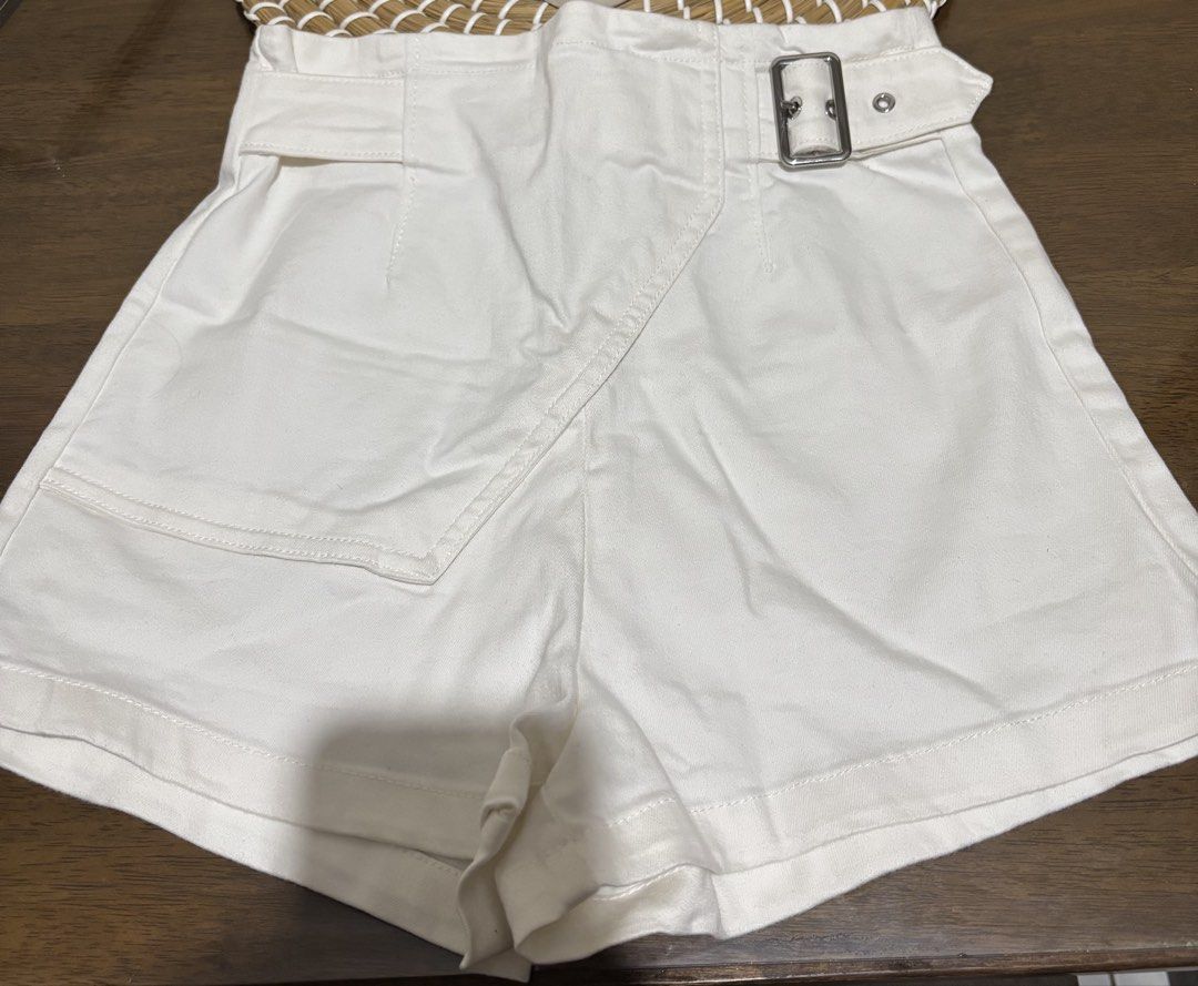 Vero Moda denim shorts (Category: Shorts) located in Quezon City. Submitted by mariz_. (Listing ID 1464073823, Image 1). Description: size 24-26 already worn but looks brand new.
