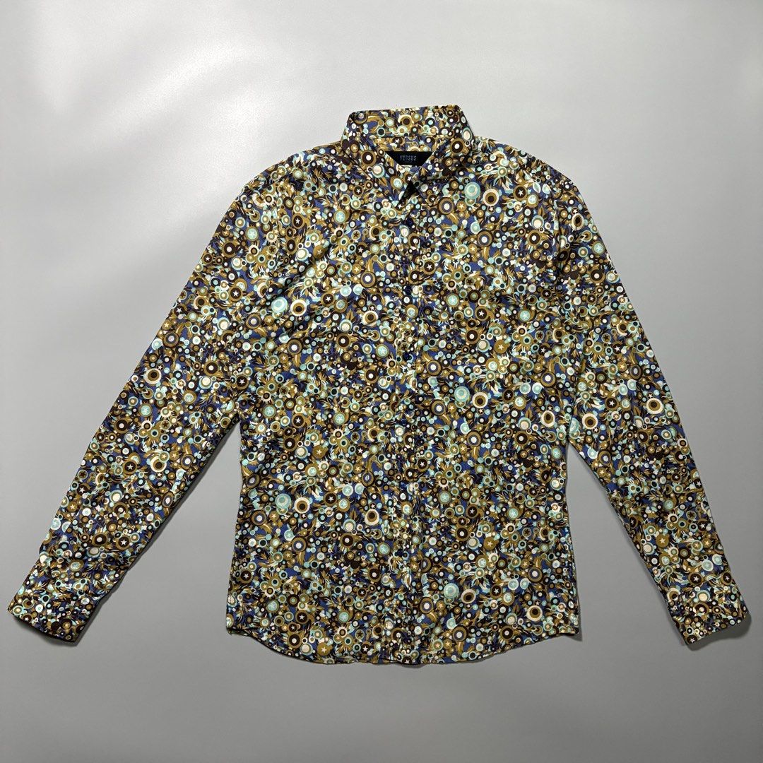 Versus Versace Mod Geo Print Shirt (Category: Formal Shirts) located in Tayabas. Submitted by tayabaskartell (Listing ID 1463966908, Image 1). Description: Versus Versace Mod Geo Print Shirt Crisp mod-inspired geometric star print with signed rim buttons. Sharp Italian styling. Established in 1989 by Gianni Versace as a gift to his sister Donatella, Versus served as the house’s youthful, rebellious diffusion label. This piece dates to the early 2