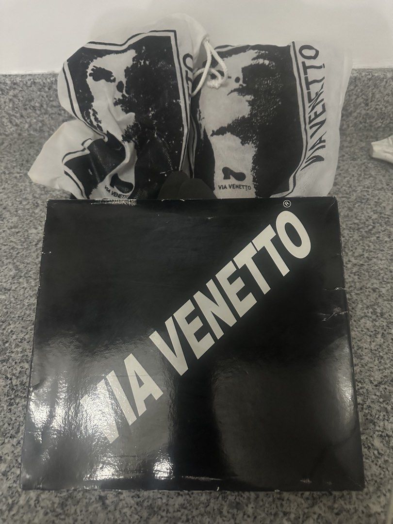 Via Venetto Shoes Size 6 (Category: Heels) located in Lipa City. Submitted by mariegaring (Listing ID 1463666564, Image 3). Description: Light Brown Color.