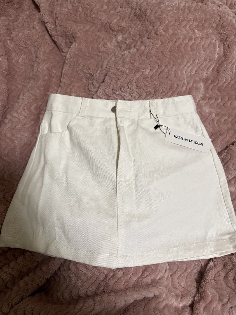 Vietnam white skirt size 25 (Category: Skirts) located in Quezon City. Submitted by buhbyestuff (Listing ID 1463950927, Image 1). Description: .