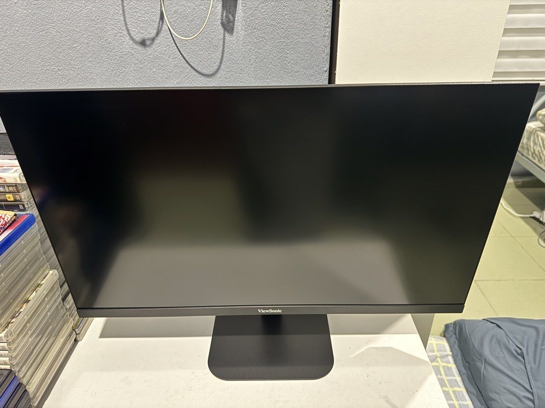 Viewsonic (Category: Monitor Screens) located in Tanjong Karang. Submitted by _mfitrii_ (Listing ID 1464076849, Image 3). Description: - monitor viewsonic 4k UHD IPS - port monitor : power , hdmi 1 , hdmi 2 , DP , speaker - monitor build in speaker kalau suara nak lebih jelas pakai soundbar - monitor tiada masalah - pickup sahaja .