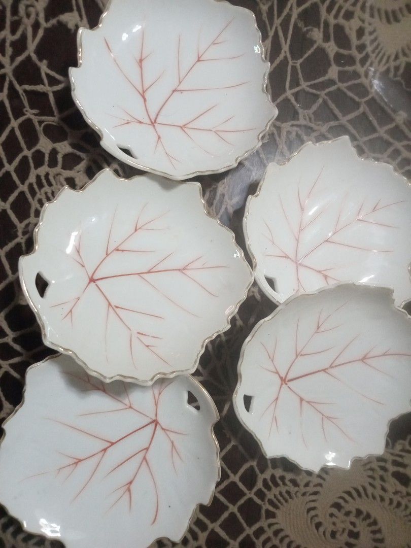 Vinatage mapple leaf desgn 1 serving plate and 5 pcs saucer (Category: Other Kitchenware & Tableware) located in Manila. Submitted by padillahe35291 (Listing ID 1462918521, Image 3). Description: 8 inches x 2 deep serving plate gold rim.