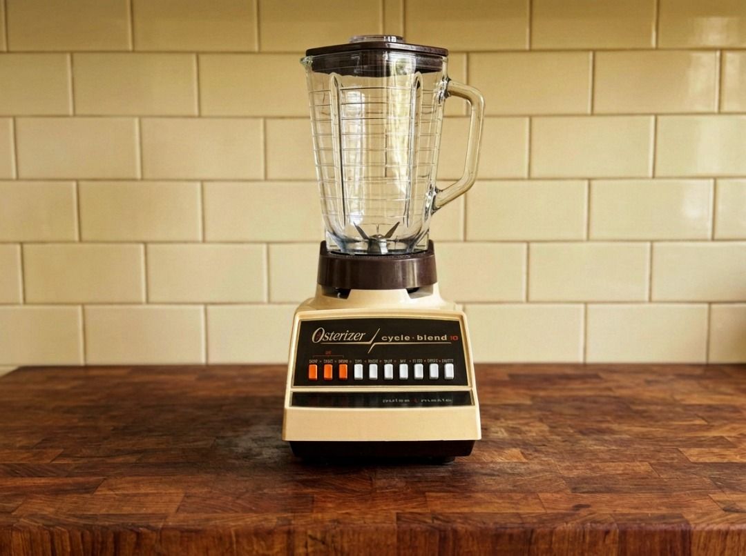 Vintage 1980 Osterizer Cycle-Blend 10-speed (Category: Juicers, Blenders & Grinders) located in Paranaque City. Submitted by marvin.cavalida (Listing ID 1464120291, Image 1). Description: - Classic Osterizer blender made in USA - 10-speed settings - Sturdy glass jar with measurement markings - Perfect for smoothies and more Test and pick up at: 12 Pluto St. Bricktown, Brgy. Moonwalk, Paranaque 1709 Tawag na lang 0960-108-08-75 bago magpunta .