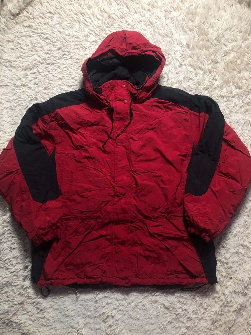 Vintage Ll Bean Outdoor jacket (Category: Coats, Jackets and Outerwear) located in Manila. Submitted by truecat.00a53a (Listing ID 1464045879, Image 1). Description: size large good condition issue see last two pics ( minimal ).