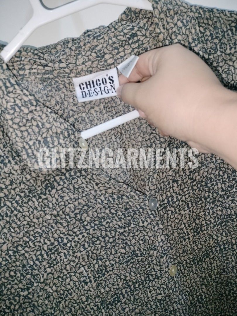 `[VINTAGE BOHO / RETRO CHIC] Chico's Design Button-Down Blouse | 23x28` (Category: Blouses) located in Angeles City. Submitted by glitzngarments (Listing ID 1464068518, Image 3). Description: Chic Vintage Chico's Design Earth-Tone Button-Down Blouse 🤎🌿 Sophisticated and versatile long-sleeve button-down shirt featuring a unique neutral speckled/pebble micro-print and a classic collared neckline. Crafted from Chico's signature travel-friendly cr