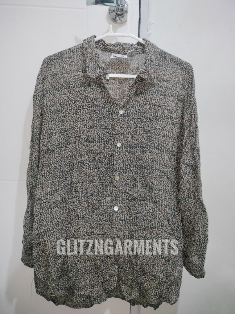 `[VINTAGE BOHO / RETRO CHIC] Chico's Design Button-Down Blouse | 23x28` (Category: Blouses) located in Angeles City. Submitted by glitzngarments (Listing ID 1464068518, Image 1). Description: Chic Vintage Chico's Design Earth-Tone Button-Down Blouse 🤎🌿 Sophisticated and versatile long-sleeve button-down shirt featuring a unique neutral speckled/pebble micro-print and a classic collared neckline. Crafted from Chico's signature travel-friendly cr