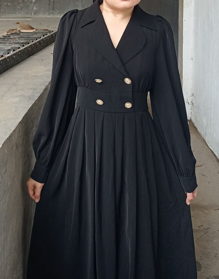 Vintage deep black midi dress (Category: Dresses) located in Davao. Submitted by irisrazona16792 (Listing ID 1464009361, Image 3). Description: Medium frame Side zipper Bust 36 L 46 mall quality.