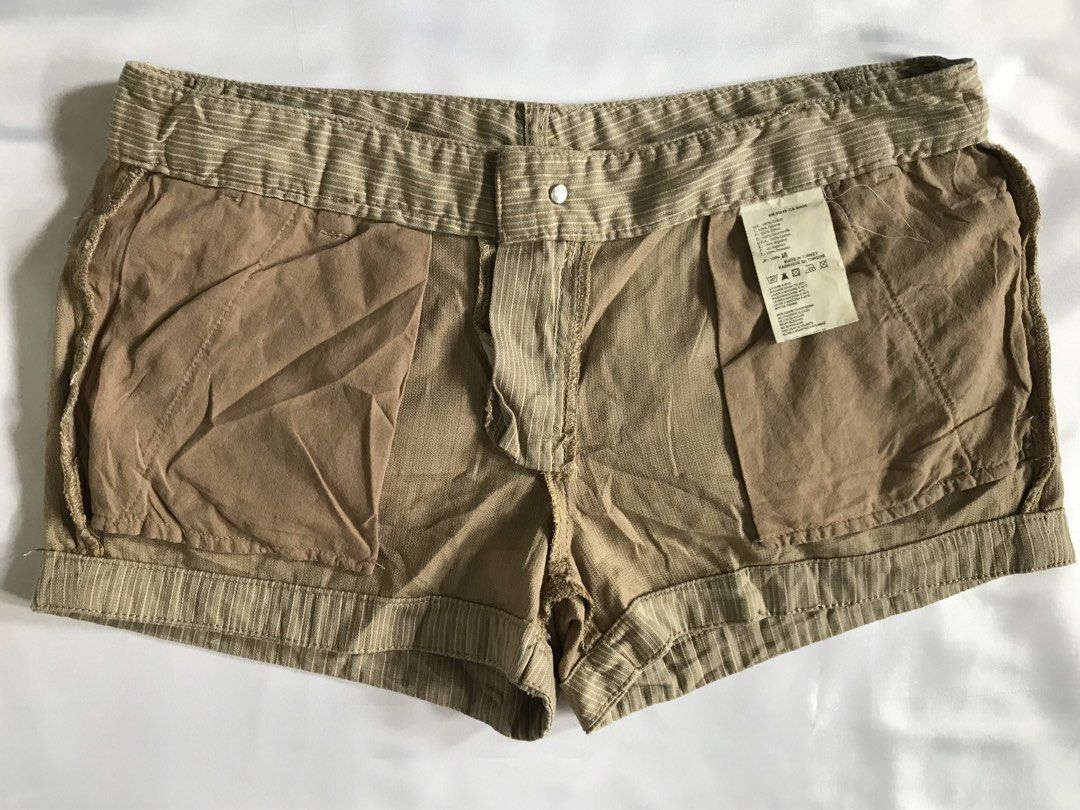 Vintage Diesel Short (Category: Shorts) located in Davao. Submitted by mira_e02 (Listing ID 1464034766, Image 2). Description: Size 27 on tag, Waist : 27-28, Length Front: 10/half, Back Length: 13.