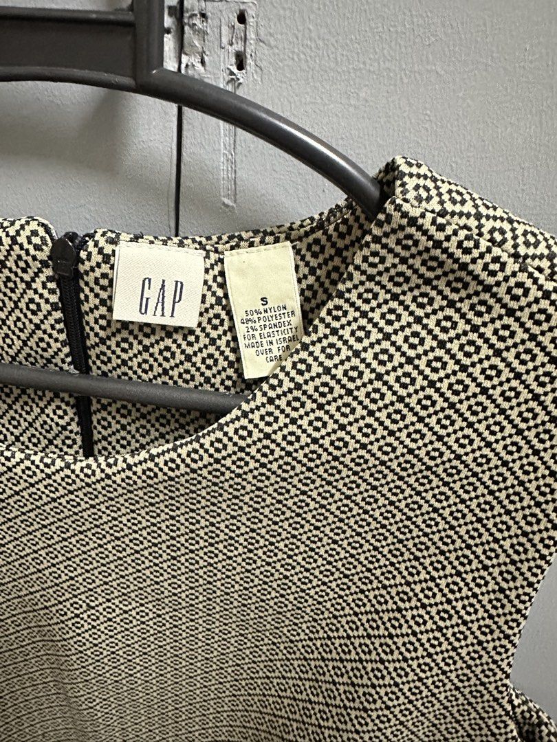 Vintage GAP Sleeveless Blouse (Category: Sleeveless) located in Hermosa. Submitted by alxgtz (Listing ID 1464027142, Image 2). Description: Bought from the US years ago.