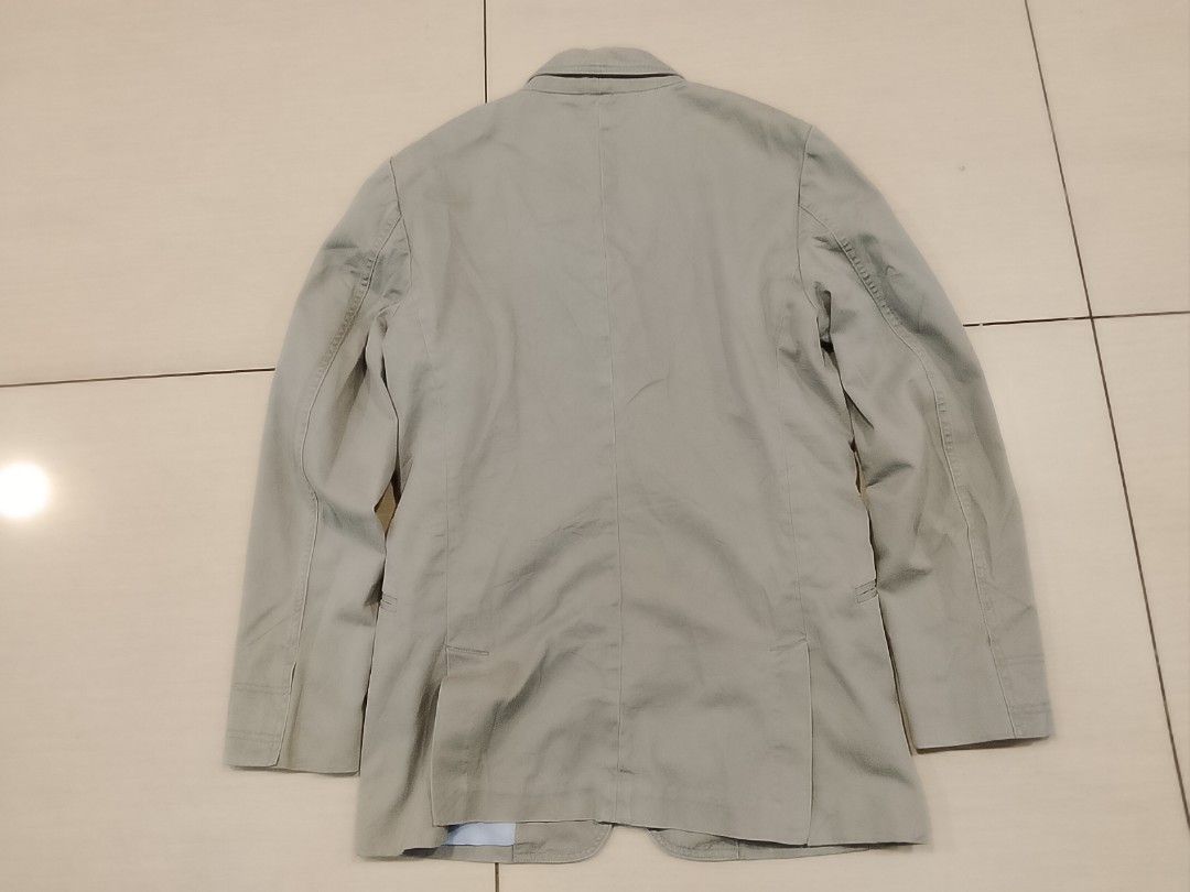 Vintage Guess collection trench coat jacket (Category: Coats, Jackets and Outerwear) located in Manila. Submitted by newage.vintage (Listing ID 1464005060, Image 3). Description: - brand: Guess collection - Uri ng damit: casual blazer / sport coat - clor: khaki - size: S/P (small petite) - made in Hongkong - shell: 100% cotton - lining inside: 65% cotton and 35% polyester - design: classic lapel collar, structured stitching and layered pocket - d
