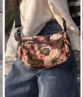 (Category: ) located in . Submitted by yourcuratedcloset (Listing ID 1462359117, Image 1). Description: .