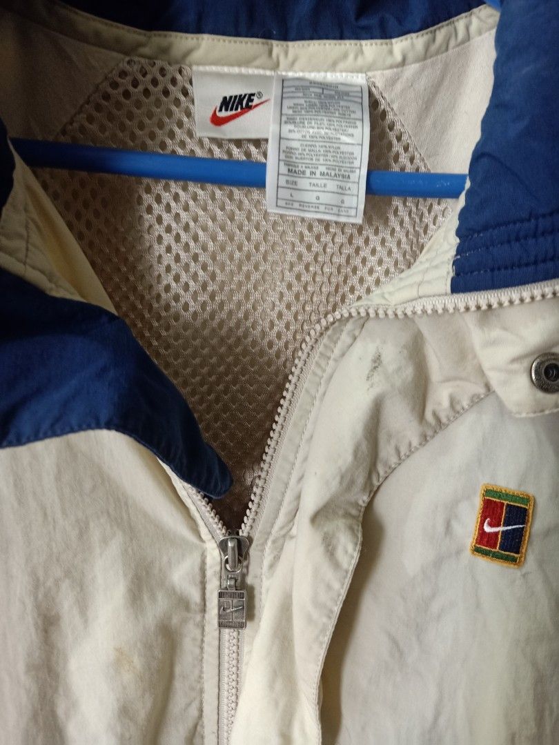 Vintage Nike acg (Category: Coats, Jackets and Outerwear) located in Las Pinas. Submitted by quick_deals_great_finds2 (Listing ID 1464136820, Image 2). Description: Original vintage Size large 22x24.
