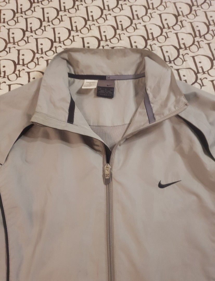 Vintage nike windbreaker (Category: Coats, Jackets and Outerwear) located in San Fernando. Submitted by retro.district. (Listing ID 1464119737, Image 2). Description: - Vintage Nike windbreaker - with breathable details see posted photos - Size: Large - Condition: Good - issue: pinhole - Color Rate: 9.5/10.